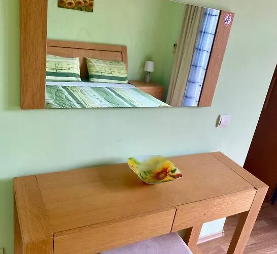 Scenic, 2 Bedroom With Views *